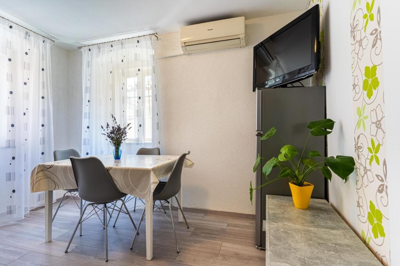 Apartman Antonija Cres Bagian luar foto